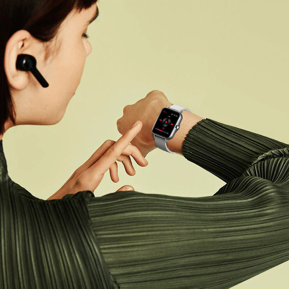 Zeblaze GTS 2 Silver smartwatch on a woman's hand